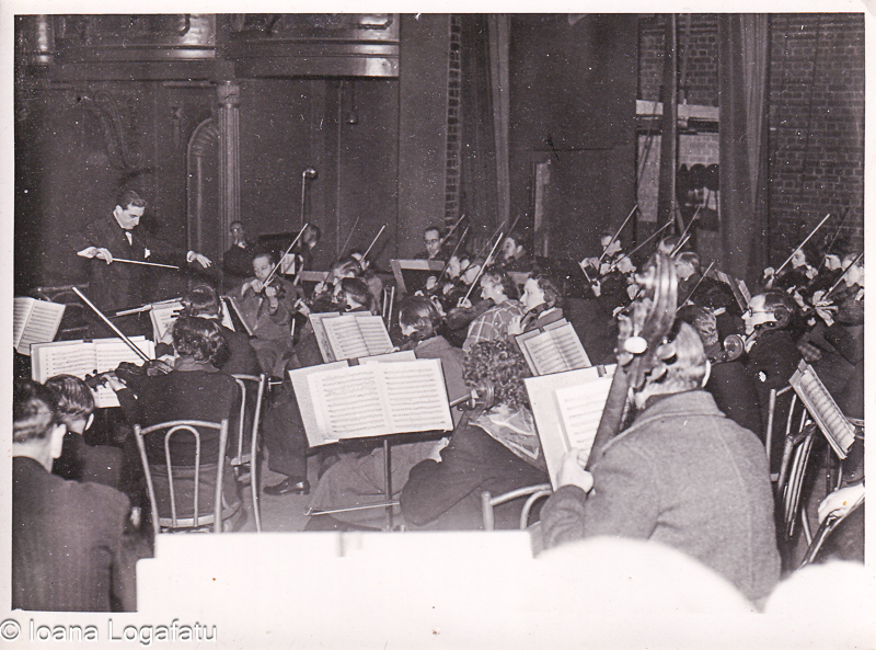 Historic orchestra performance in a grand venue