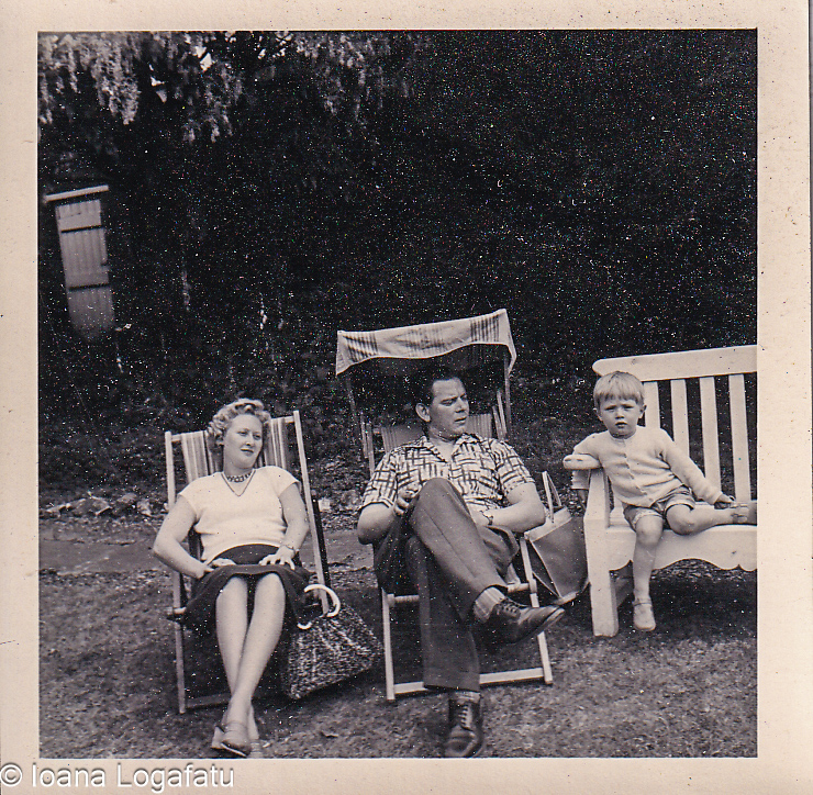 Family moments in the sun on a summer day