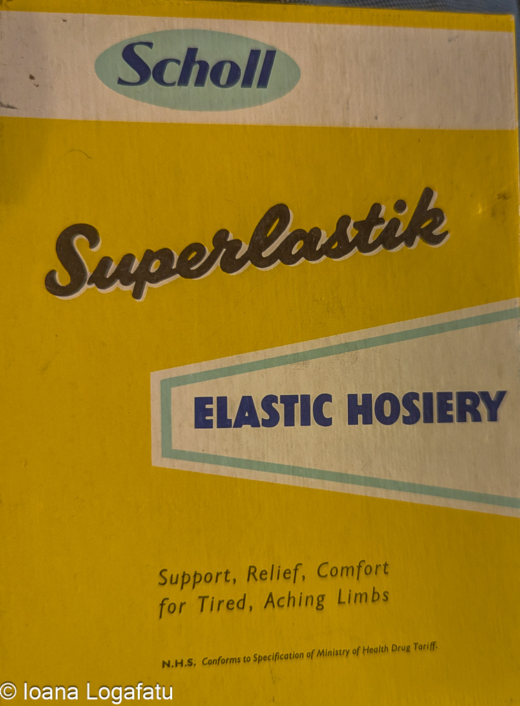 Elastic hosiery packaging for tired limbs support
