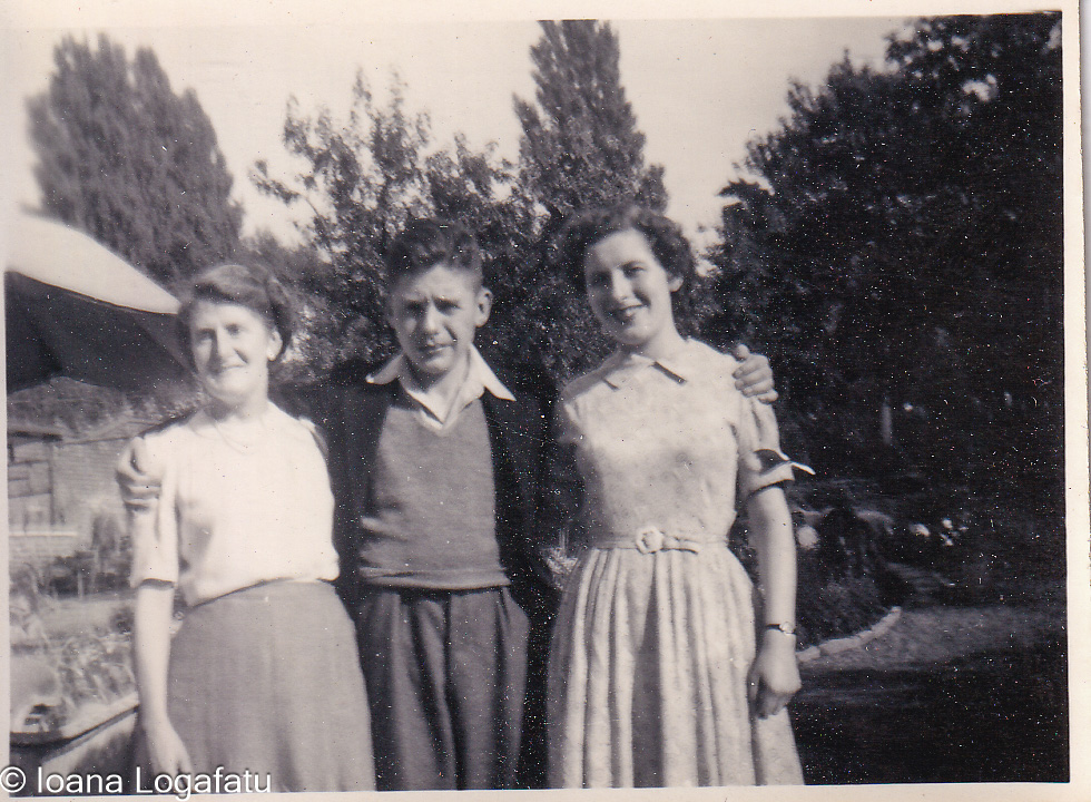 Fun friends' day in the sunny park!