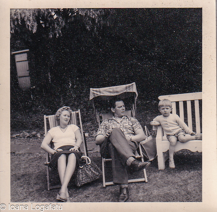 Family moments in the sun on a summer day