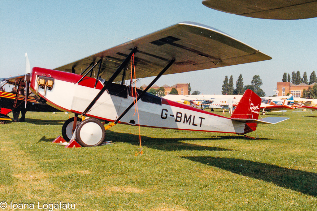 Classic biplane takes center stage at airshow