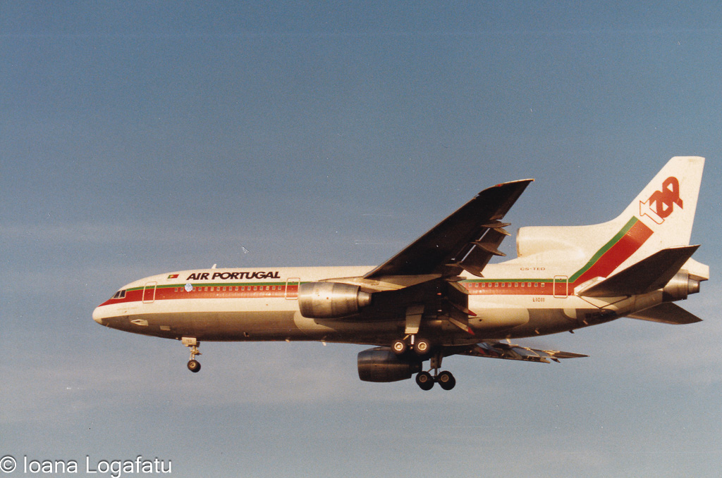 Classic airliner lands in clear skies