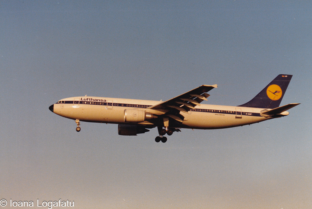 Aircraft soaring in a clear dusk sky