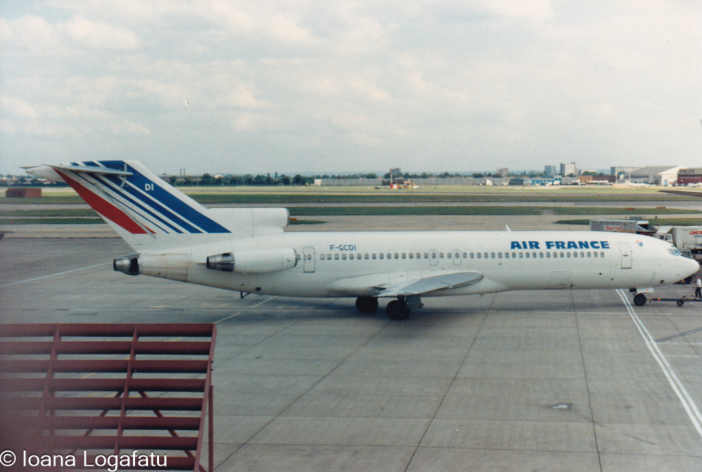 Nostalgic departure of an Air France jet at dusk