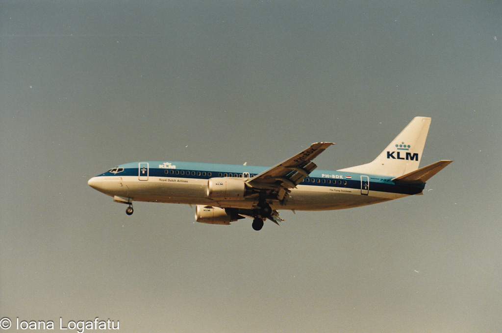 Airliner descends gracefully over a clear sky