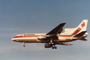 Classic airliner lands in clear skies