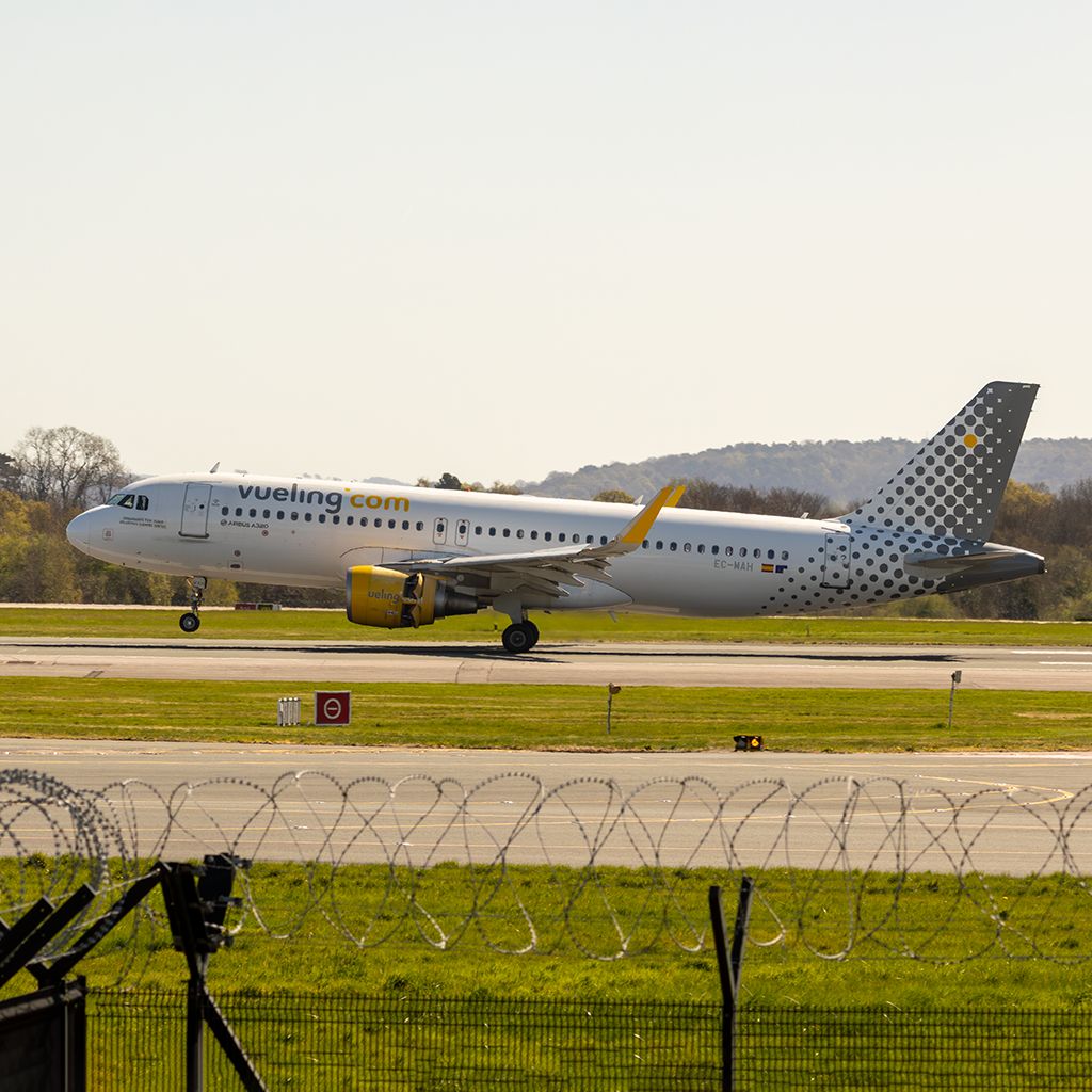 EC-MAH: Vueling  Airbus A320-214