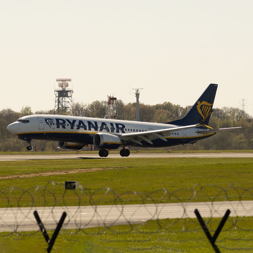 EI-HEV: Ryanair  Boeing 737 MAX 8-200