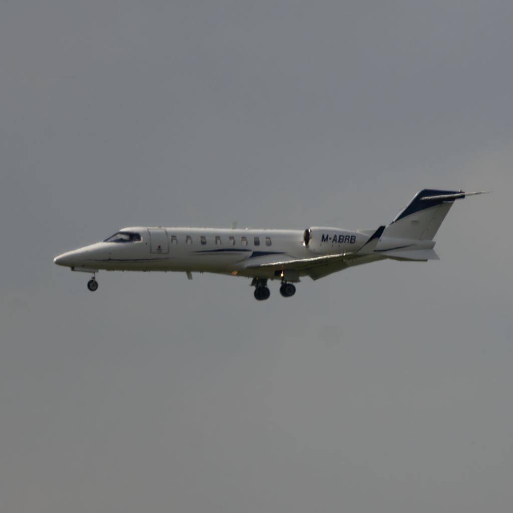 M-ABRB: Ryanair  Learjet 45