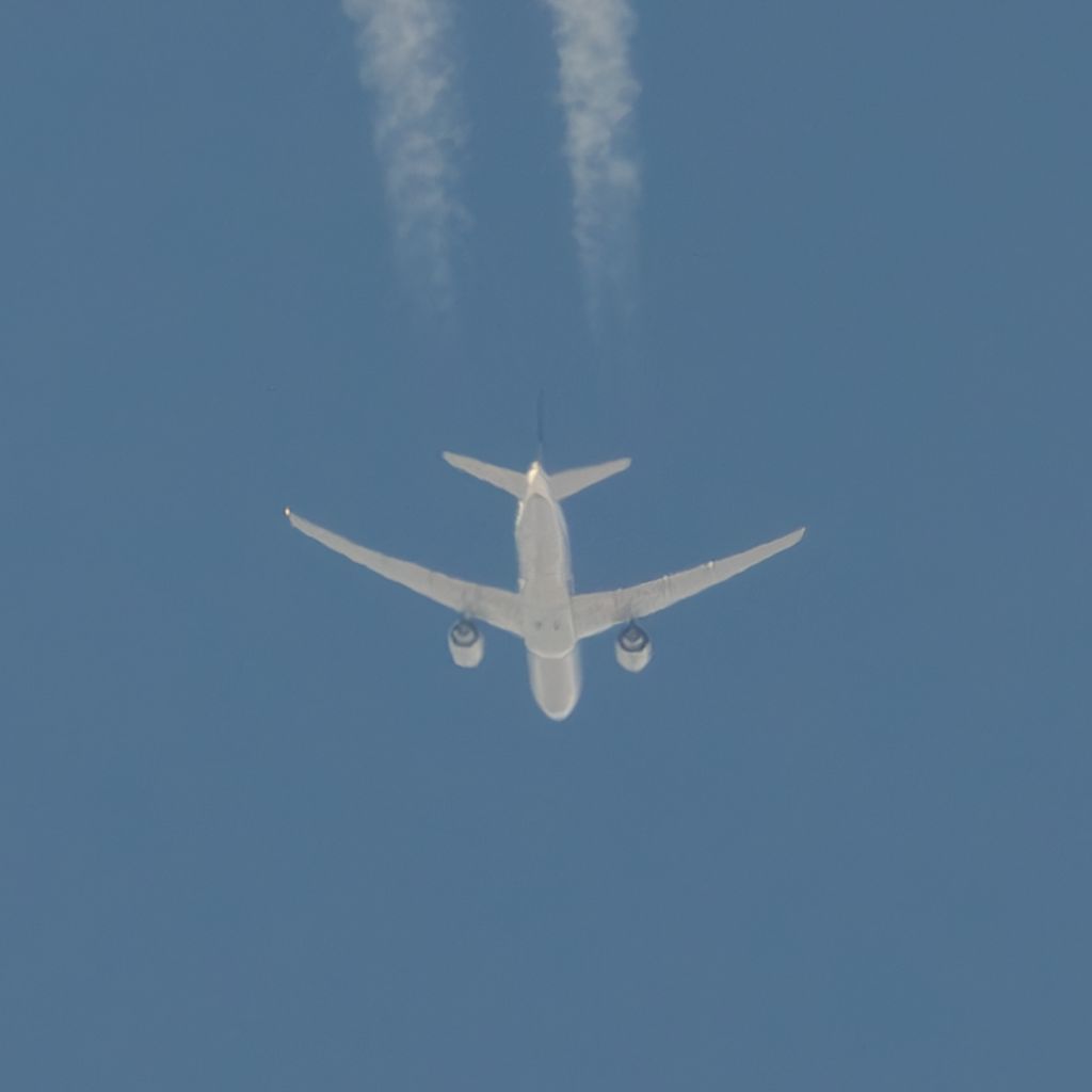 N74007: United Airlines  Boeing 777-224(ER)